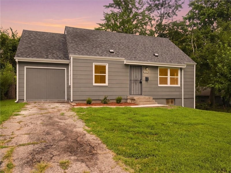 4660 43rd Ter, Kansas City, MO 64130