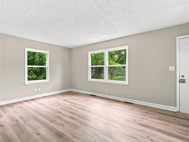 4660 43rd Ter, Kansas City, MO 64130