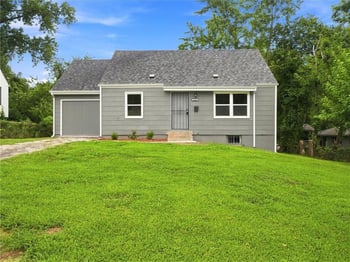 4660 E 43rd Ter, Kansas City, MO 64130