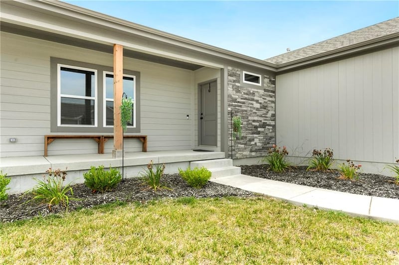 1201 4th St, Oak Grove, MO 64075