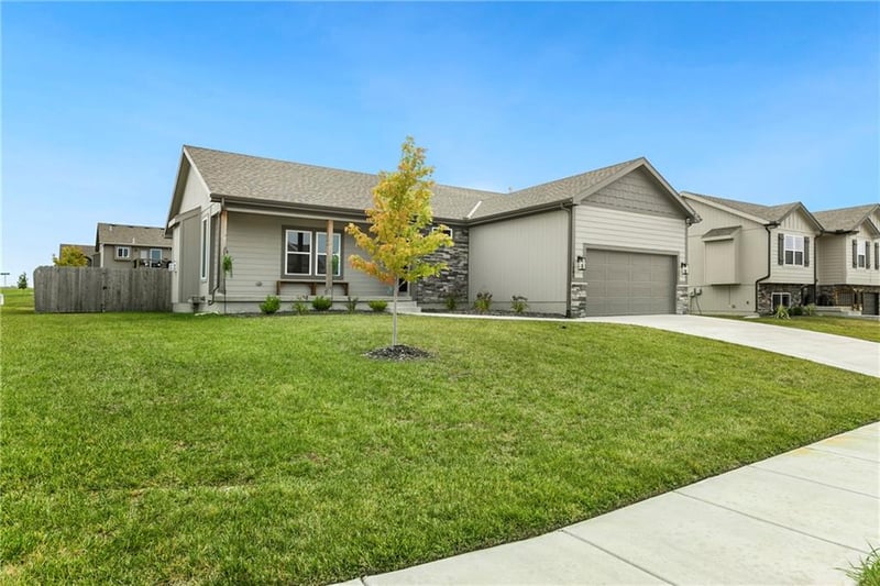 1201 4th St, Oak Grove, MO 64075