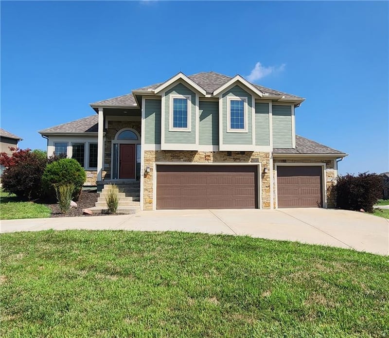 7604 Amoret Ave, Kansas City, MO 64151