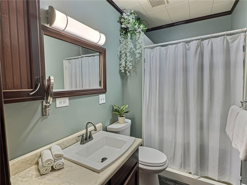 218 W Joe Davis St, El Dorado Springs, MO 64744
