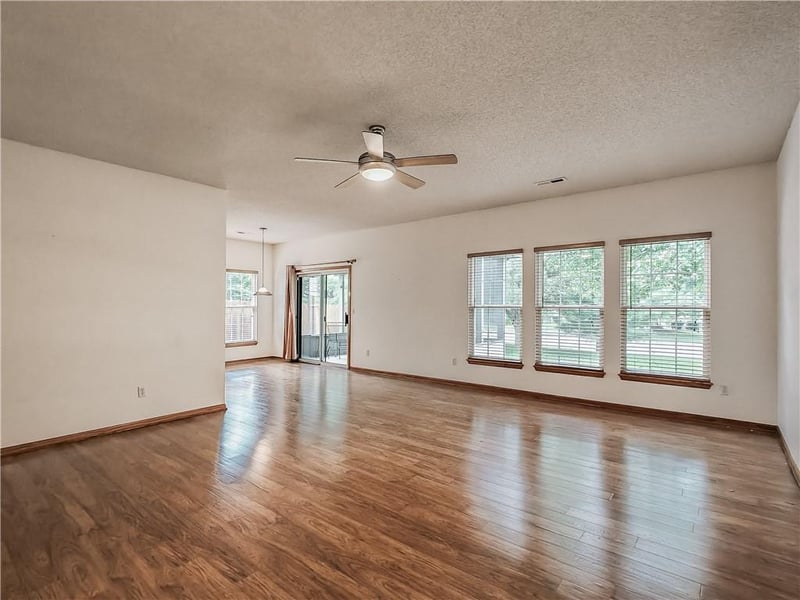 2425 NE Old Paint Rd, Lee's Summit, MO 64086