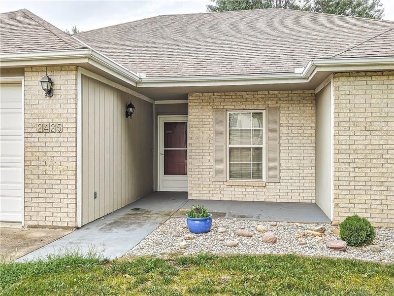 2425 Old Paint Rd, Lee's Summit, MO 64086