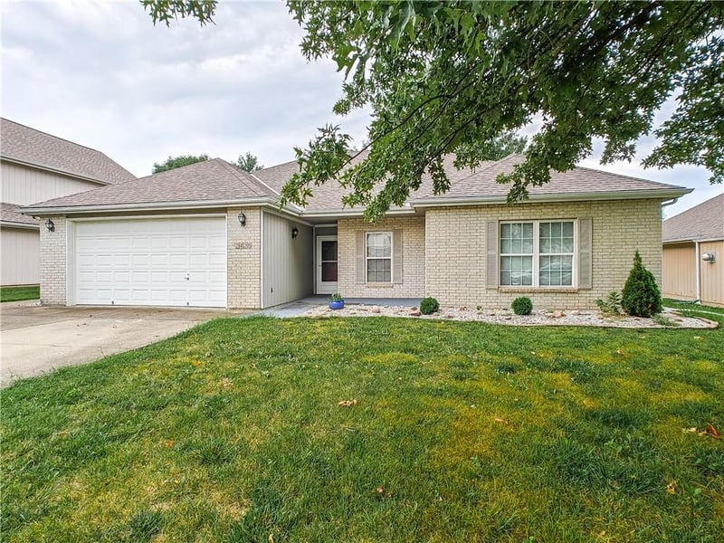 2425 Old Paint Rd, Lee's Summit, MO 64086