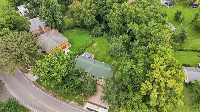 6212 Red Bridge Rd, Kansas City, MO 64134