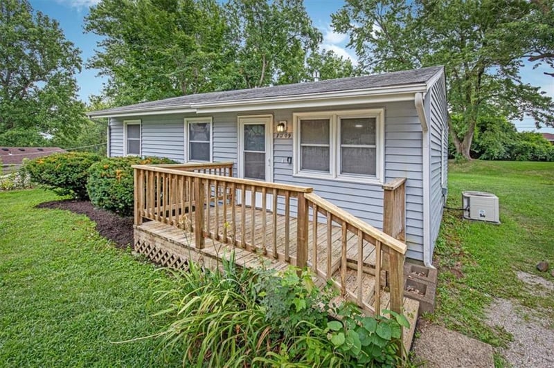 7209 51st St, Kansas City, MO 64119