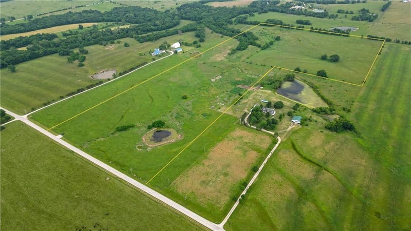 000 359th St, Paola, KS 66071