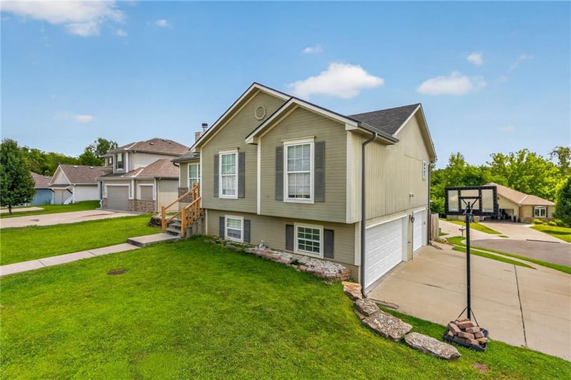 2021 Buckeye Ct, Excelsior Springs, MO 64024