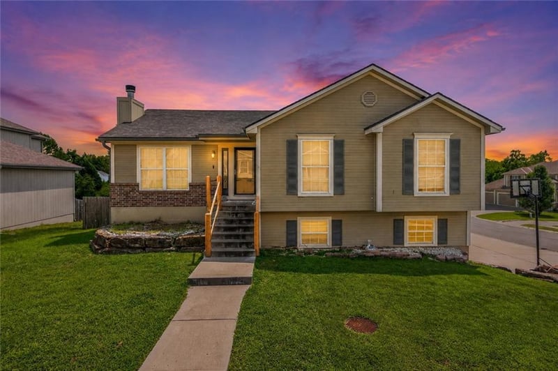 2021 Buckeye Ct, Excelsior Springs, MO 64024