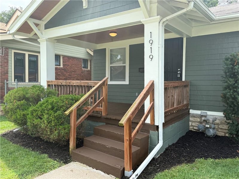 1919 71st Ter, Kansas City, MO 64132