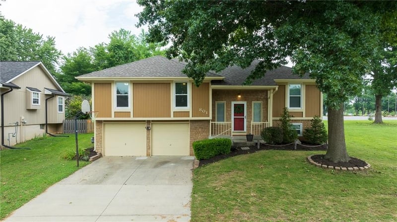 801 Southgate Dr, Blue Springs, MO 64015