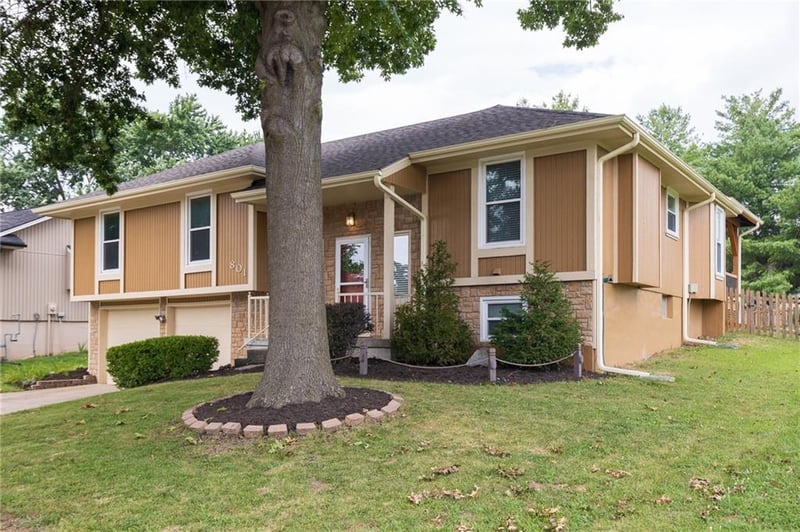 801 Southgate Dr, Blue Springs, MO 64015