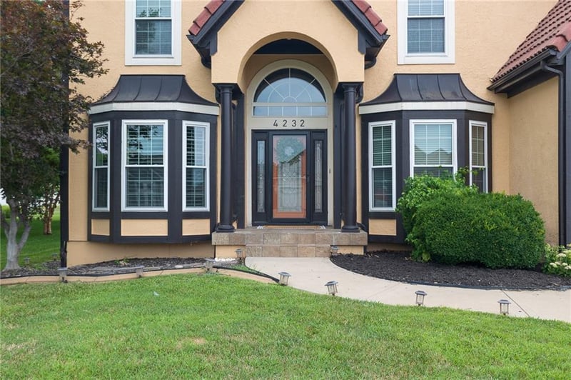 4232 Tremont Ct, Lee's Summit, MO 64064