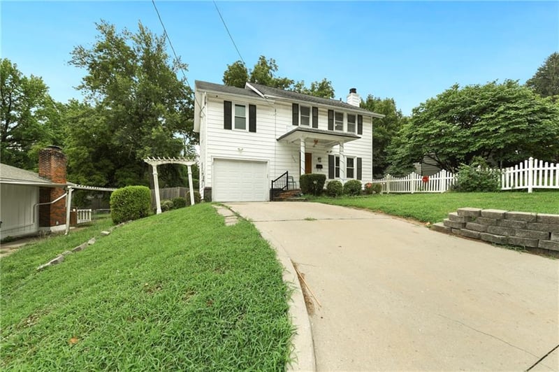 9805 Jewell Ct, Independence, MO 64052