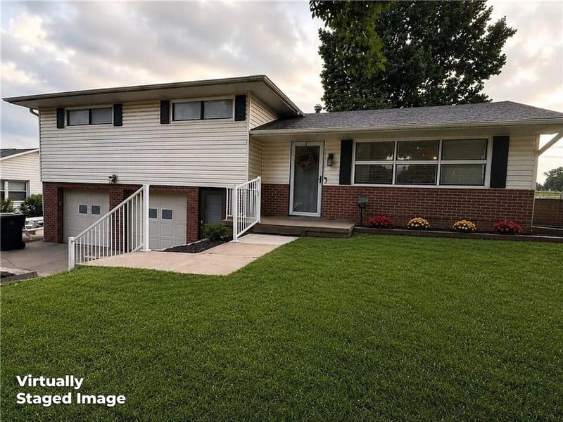 2212 33rd Ter, St Joseph, MO 64506