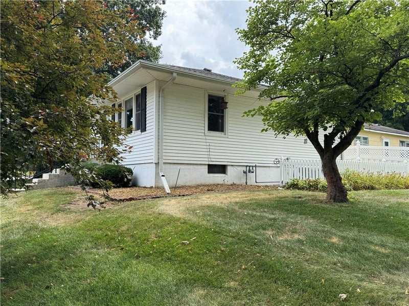 1210 Lipper Ave, Higginsville, MO 64037