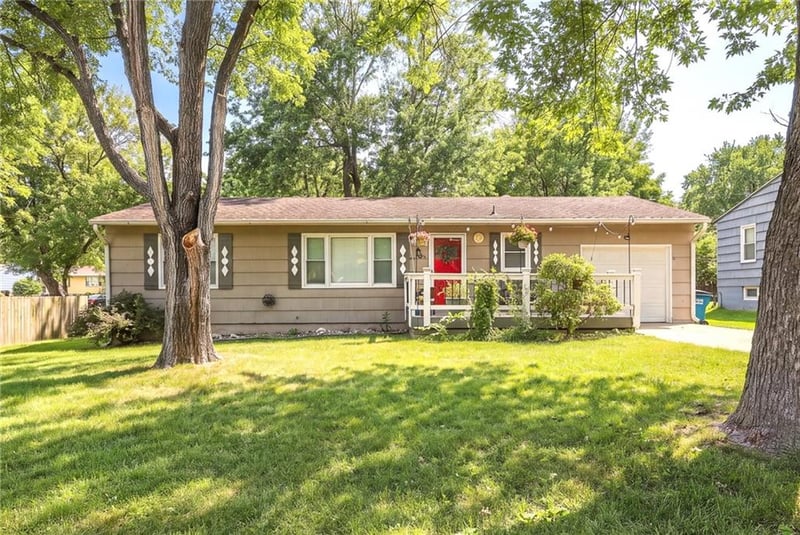 7306 Dearborn St, Overland Park, KS 66204