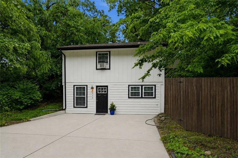 2514 76th St, Kansas City, MO 64118