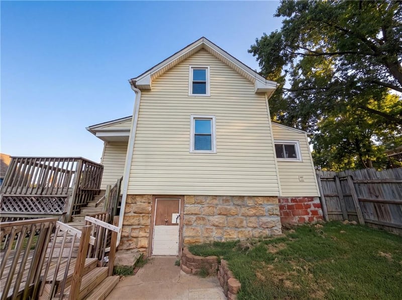423 Missouri St, Liberty, MO 64068