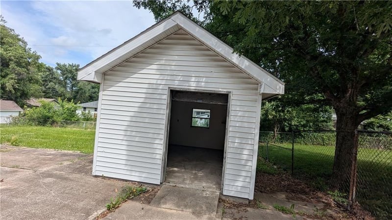 1209 Madison St, Lee's Summit, MO 64081