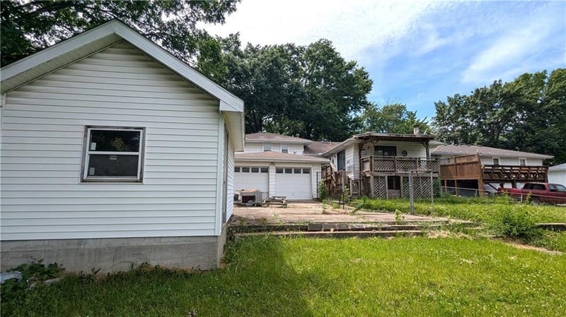 1209 Madison St, Lee's Summit, MO 64081