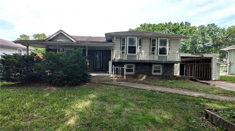 1209 Madison St, Lee's Summit, MO 64081