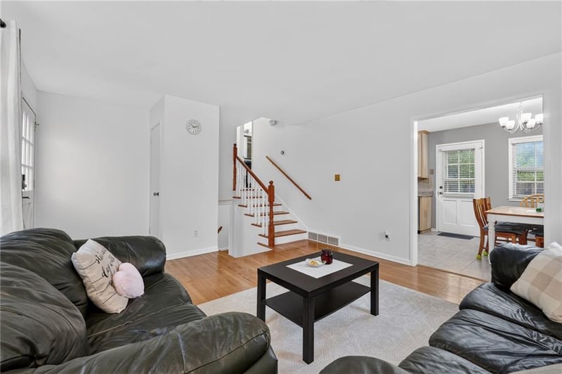 8344 England St, Overland Park, KS 66212