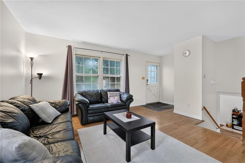 8344 England St, Overland Park, KS 66212