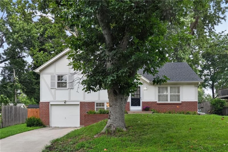 8344 England St, Overland Park, KS 66212