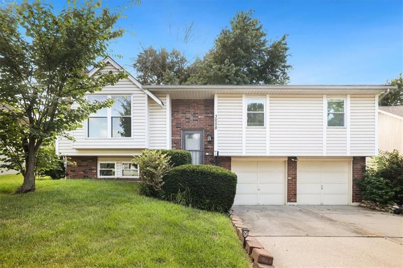 3008 Bryn Mawr Dr, Independence, MO 64057