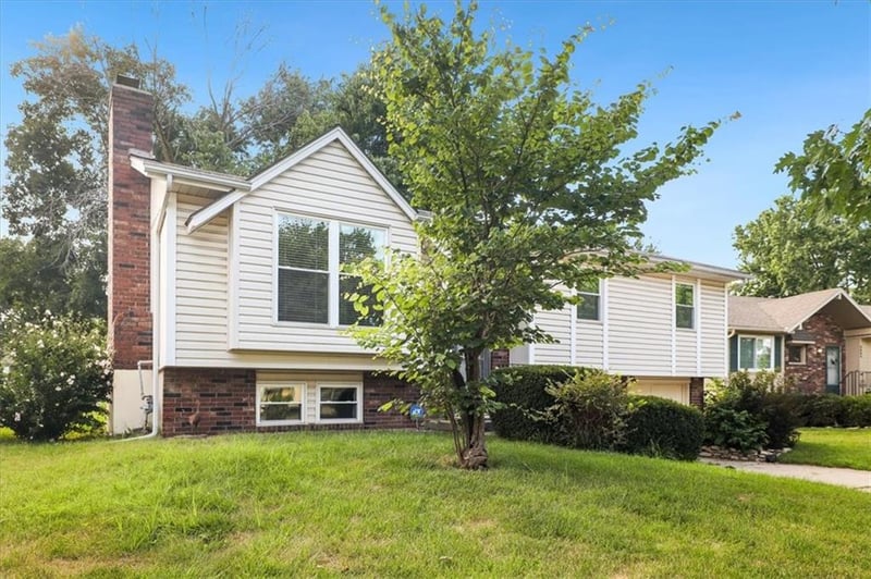 3008 Bryn Mawr Dr, Independence, MO 64057