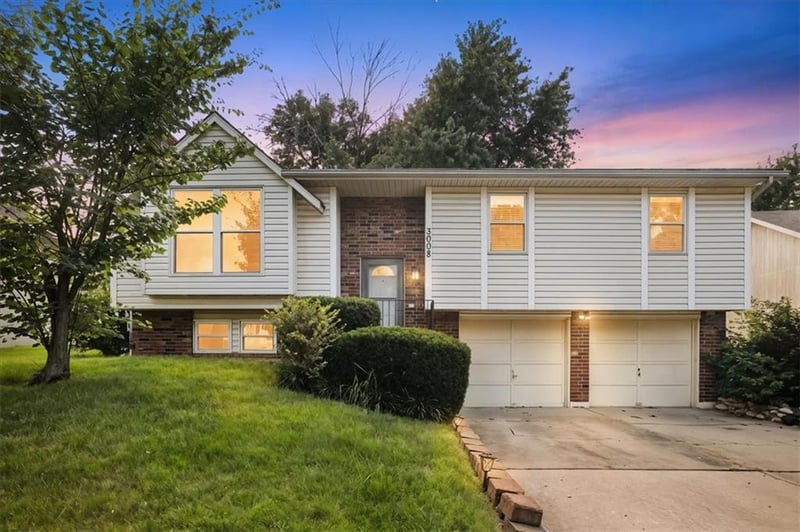 3008 Bryn Mawr Dr, Independence, MO 64057