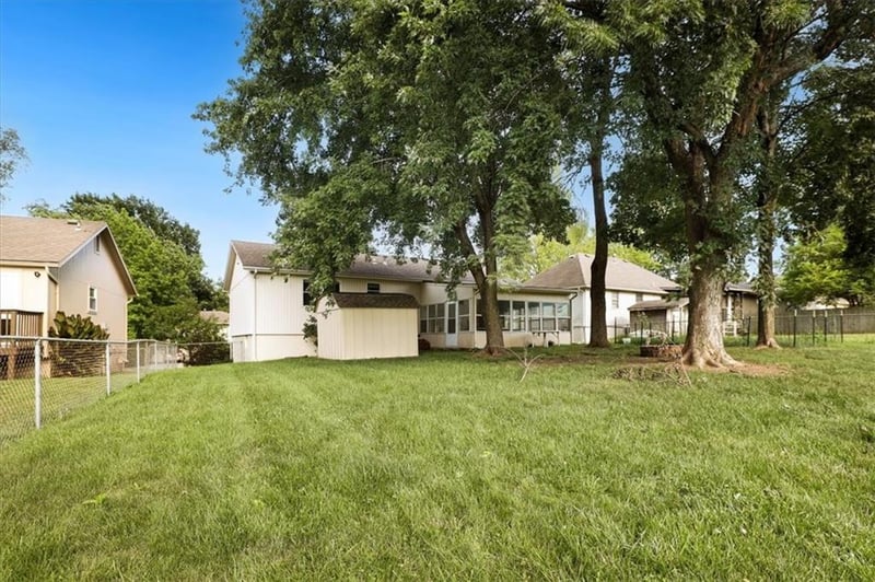 3008 S Bryn Mawr Dr, Independence, MO 64057