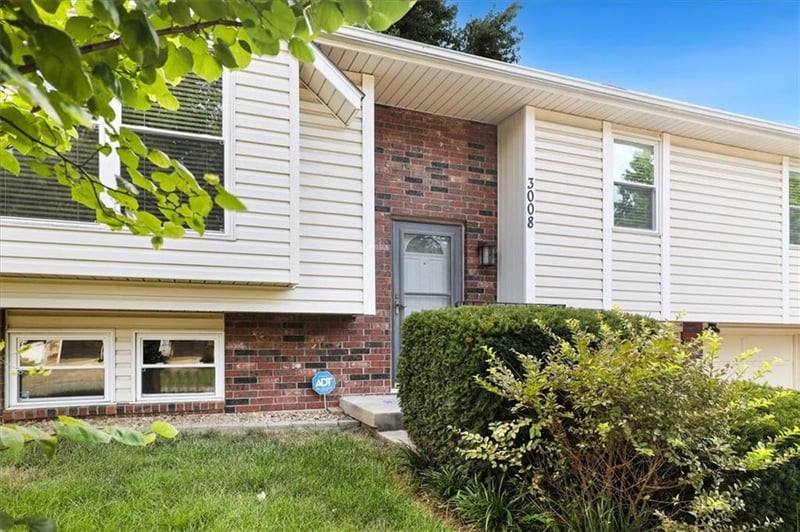 3008 Bryn Mawr Dr, Independence, MO 64057