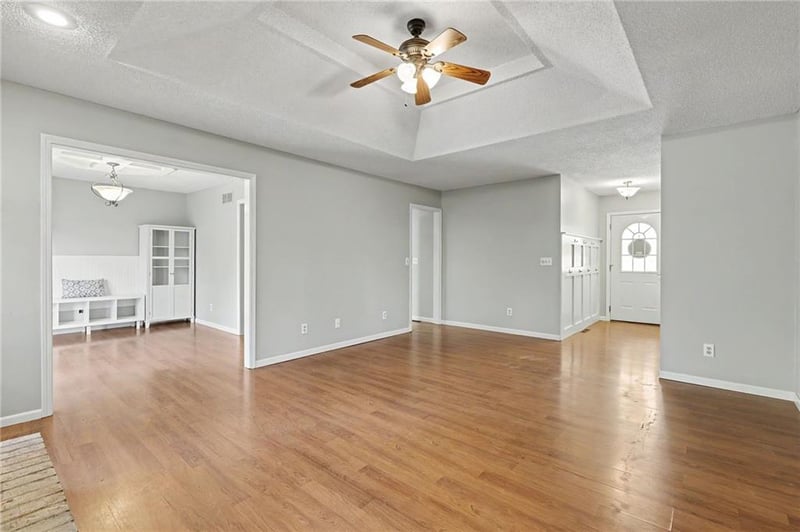 17 Sandi Cir, Dearborn, MO 64439
