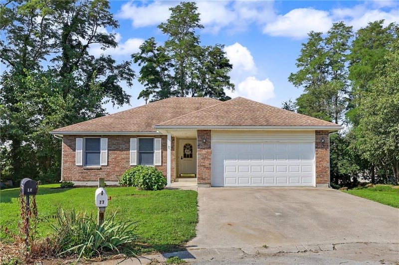 17 Sandi Cir, Dearborn, MO 64439