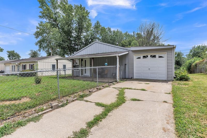 4904 Shawnee Rd, St Joseph, MO 64503