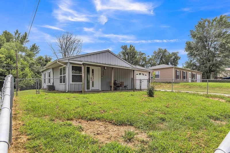 4904 Shawnee Rd, St Joseph, MO 64503