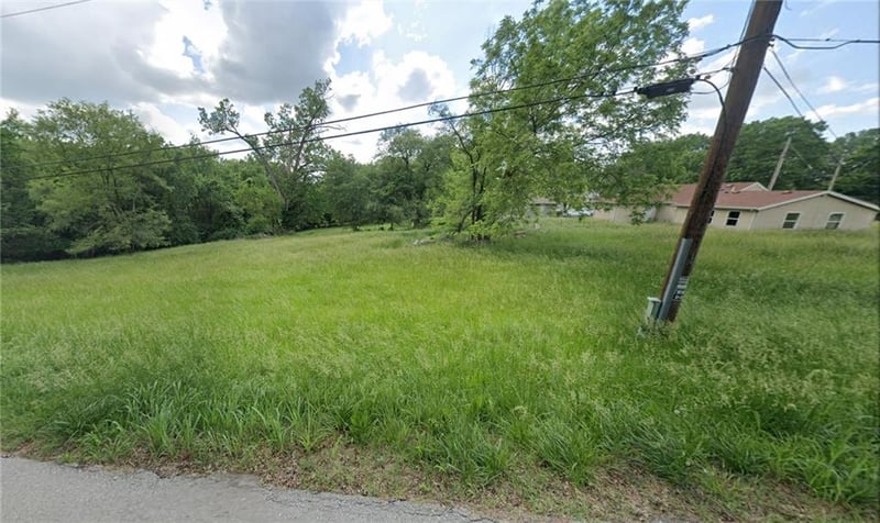 9021 31st St, Independence, MO 64052