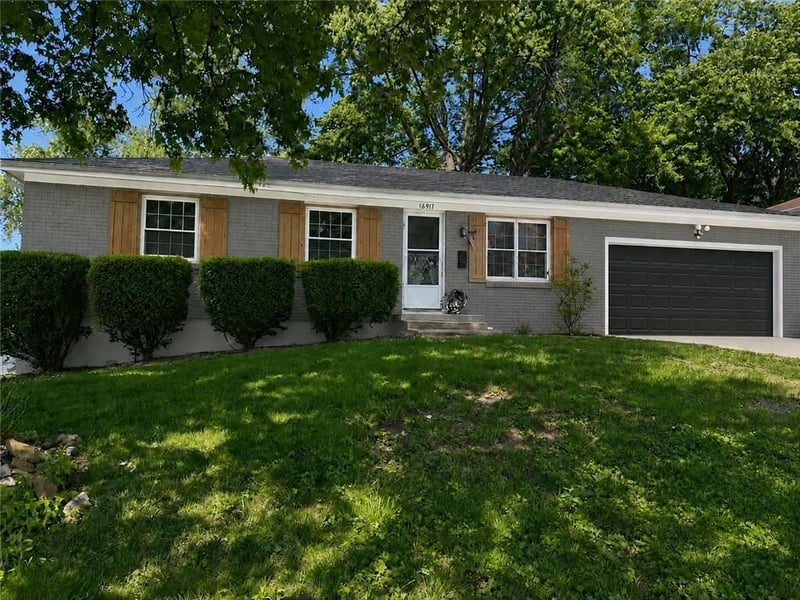 16917 Cogan Rd, Independence, MO 64055