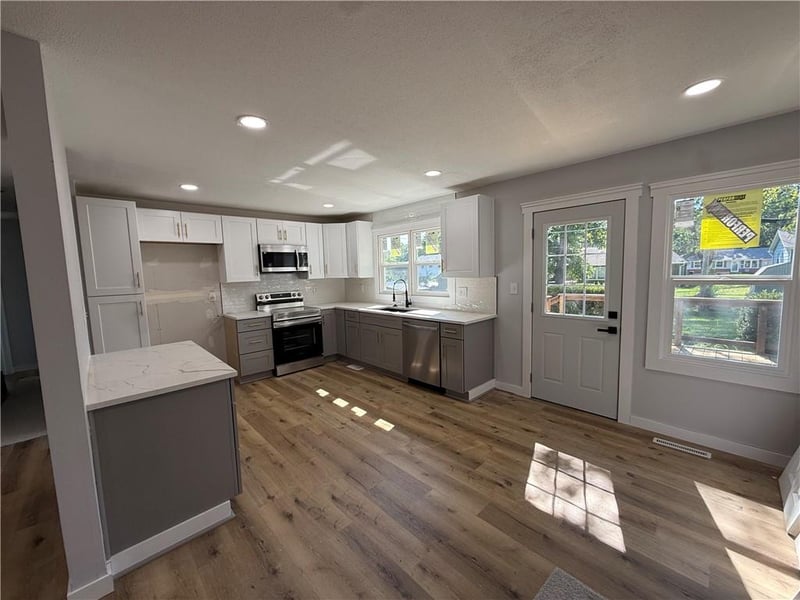16917 E Cogan Rd, Independence, MO 64055