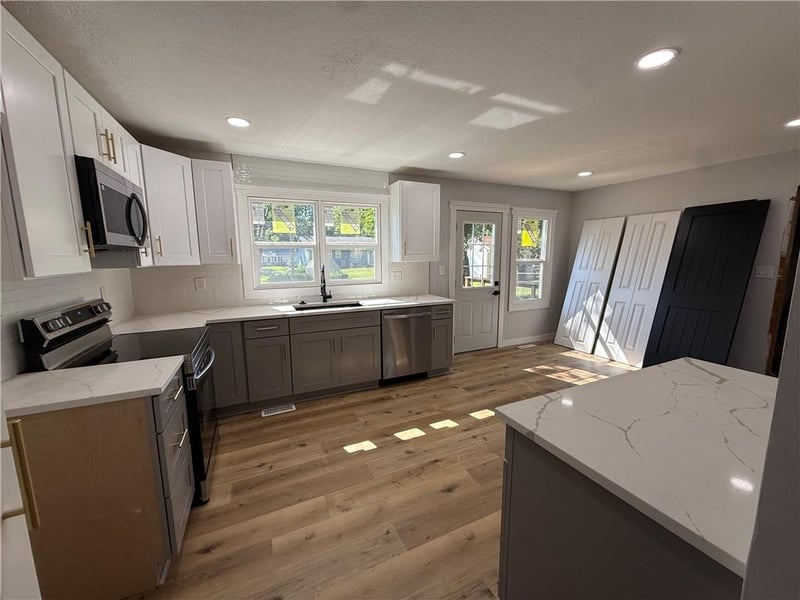 16917 E Cogan Rd, Independence, MO 64055