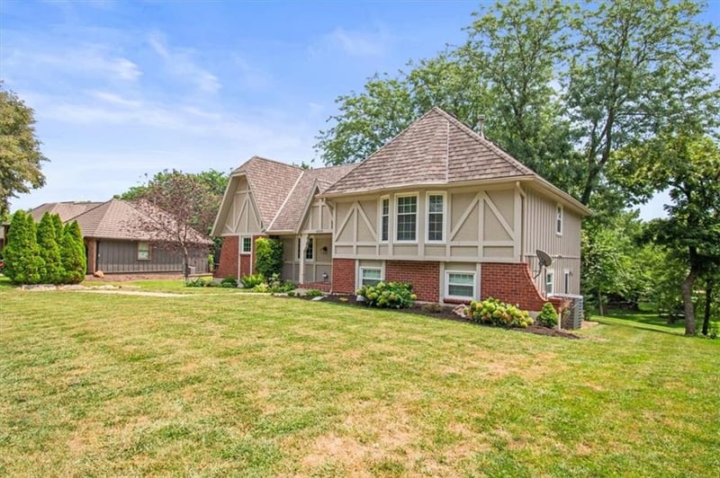 4524 Bramble Ter, Lee's Summit, MO 64064