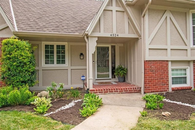 4524 Bramble Trl, Lee's Summit, MO 64064