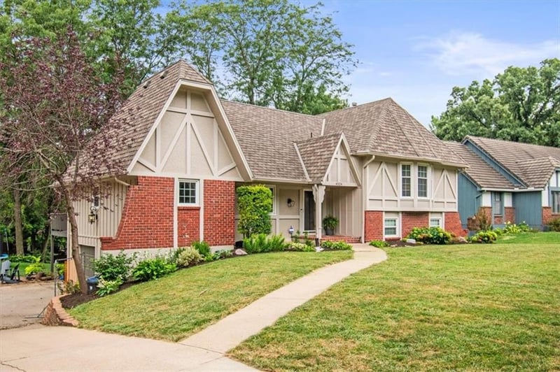 4524 Bramble Trl, Lee's Summit, MO 64064