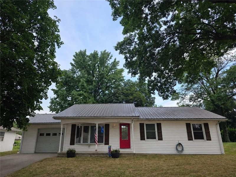 509 32nd St, Higginsville, MO 64037