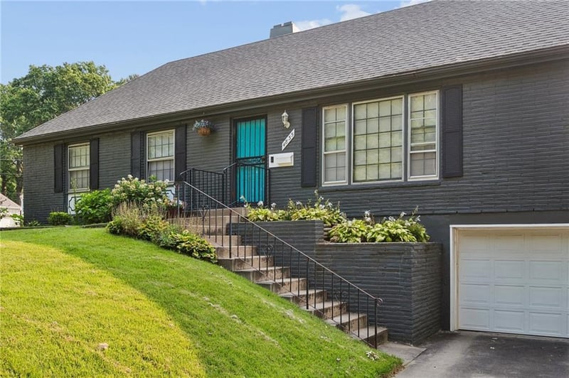 4835 Sherwood Dr, Kansas City, MO 64119