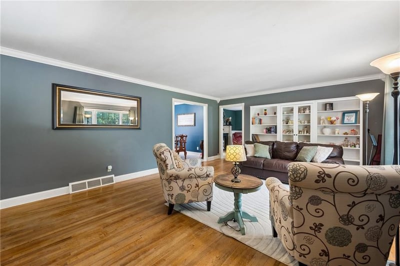 4835 Sherwood Dr, Kansas City, MO 64119
